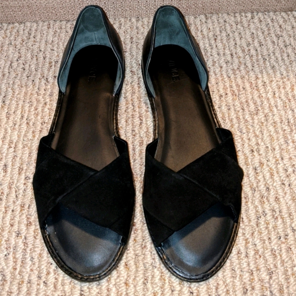 NWOT Vince. Idara Black Twisted Flat Sandals